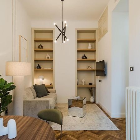 Casa Unica Milano - Elegant Apartment With Balcony - Centrale 1 Екстериор снимка