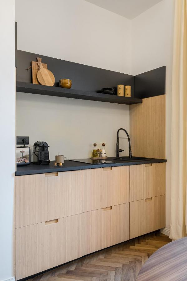 Casa Unica Milano - Elegant Apartment With Balcony - Centrale 1 Екстериор снимка