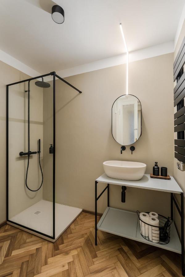 Casa Unica Milano - Elegant Apartment With Balcony - Centrale 1 Екстериор снимка