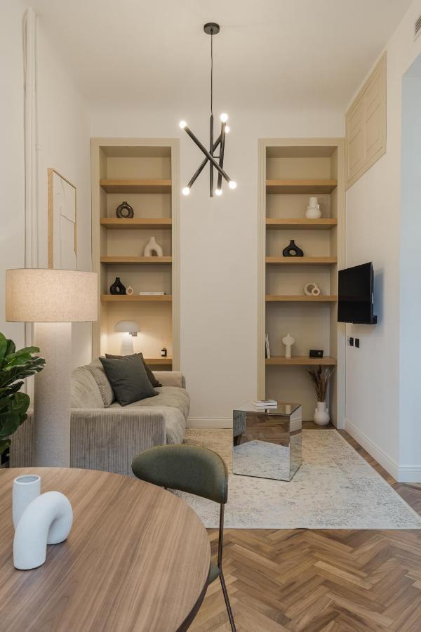 Casa Unica Milano - Elegant Apartment With Balcony - Centrale 1 Екстериор снимка