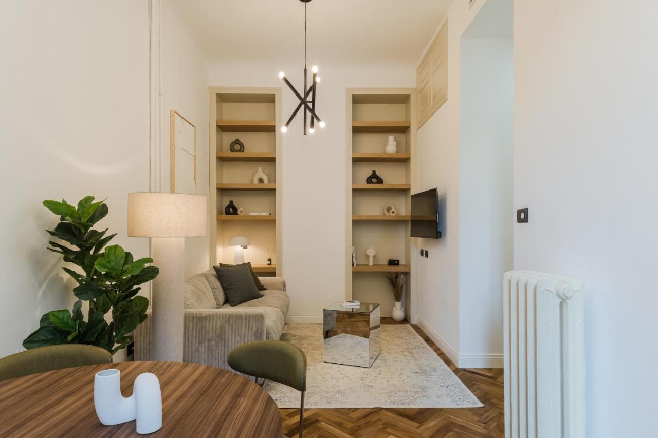 Casa Unica Milano - Elegant Apartment With Balcony - Centrale 1 Екстериор снимка