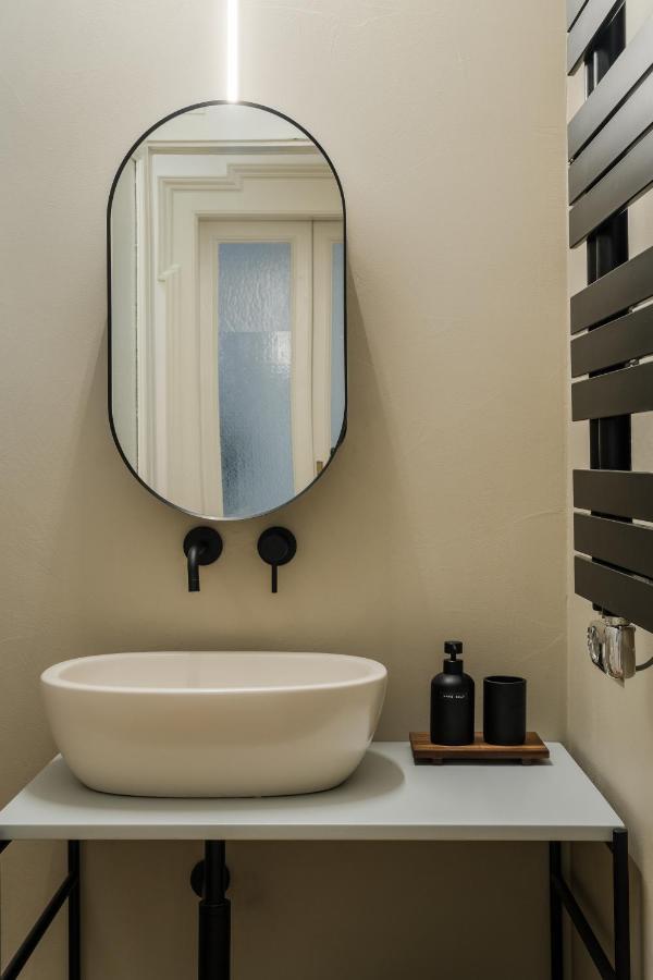 Casa Unica Milano - Elegant Apartment With Balcony - Centrale 1 Екстериор снимка