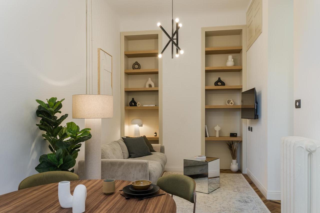 Casa Unica Milano - Elegant Apartment With Balcony - Centrale 1 Екстериор снимка