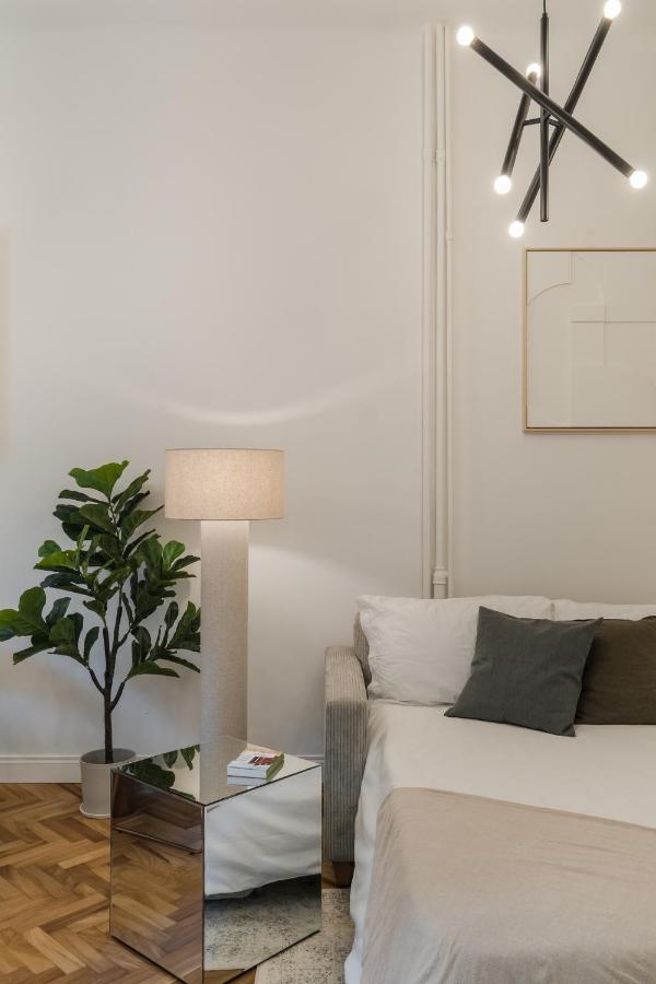 Casa Unica Milano - Elegant Apartment With Balcony - Centrale 1 Екстериор снимка
